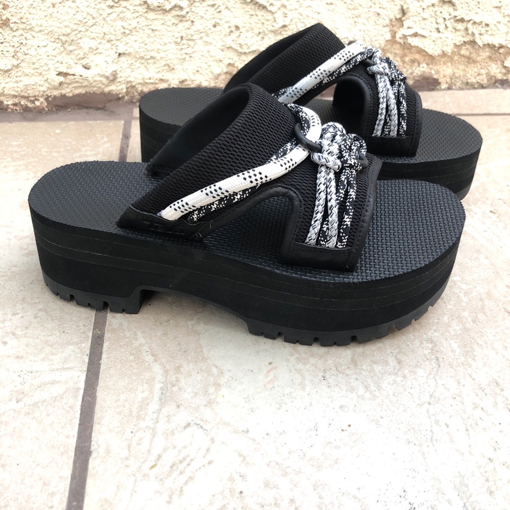 Teva platform sandals size 7